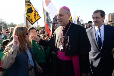 Aguer ya fue: la feligresía platense recibió a Tucho Ferández con la mejor onda