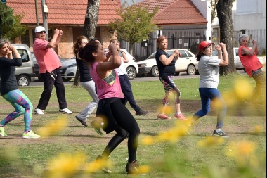 Moviendo las cachas que viene el verano: la Muni relanzó Ciudad en Movimiento