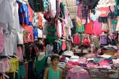 Para ver si pueden frenar la venta callejera, aprobaron la creación de otra "feria paraguaya", ahora llamadas Paseos de Compras