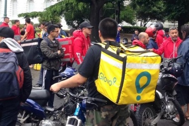 Si no los atiende, que no espere más el helado: repartidores de Glovo y otros deliverys quieren reunirse con Garro