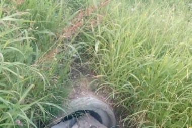 Sabojate: en la Muni dicen que taparon desagues con piedras y bolsas de arena para provocar anegamientos en Los Hornos