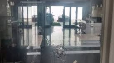 Volvieron a balear la sede del PJ La Plata: en pleno centro y nadie oyó ni vio nada