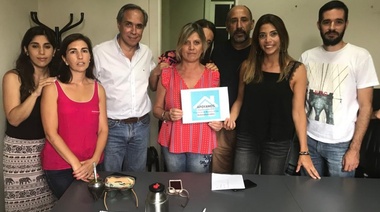 Economistas del arco peronista y el GEN asisten a familias acorraladas por los créditos UVA