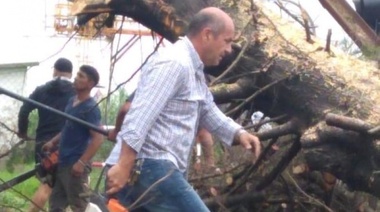 Tras el temporal en Ensenada, Secco se arremangó y se puso al frente de las cuadrillas