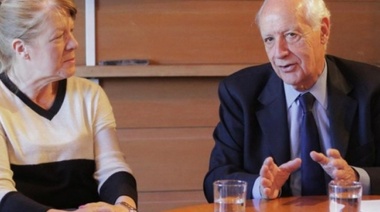 Dios los cría, Lavagna los amontona: como Barrionuevo, Margarita Stolbizer se prueba las sandalias con medias