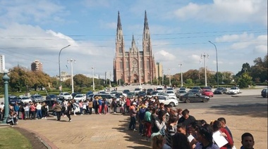 Si los contratan a todos no queda ni una hoja seca: Escudero le llevó a Garro 200 postulantes a barrendero
