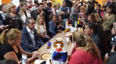 Scioli estuvo en La Plata  y realizó una actividad de campaña con Gonzalo Atanasof y otros ex funcionarios de su gestión