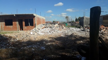 Los narcos le habían ocupado la casa y en lugar de devolvérsela, la Justicia y el Estado se la tiraron abajo