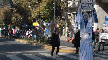 La Estatua que apoya al ex juez Arias ya tiene Unidad Básica en Altos de San Lorenzo