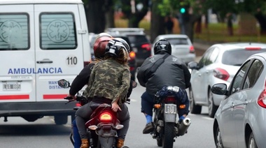 "Súbete a mi moto", pero no a cualquier hora: bronca motoquera por la Ley Anti Motochorros