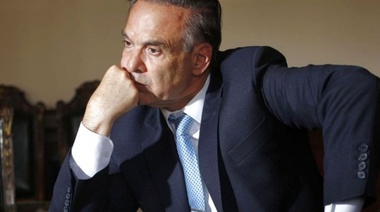 Pichetto , como Adán en el Día de la Madre