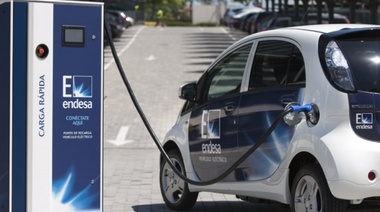 Como en París pero...bué: la Muni pondrá un cargador para autos eléctricos en el barrio del Pasaje Rodrigo
