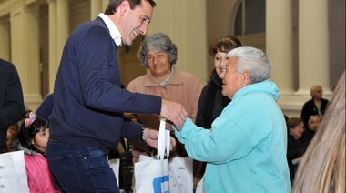 Googlealo,abuela: Garro entregó otras 500 tablets del plan de inserción digital