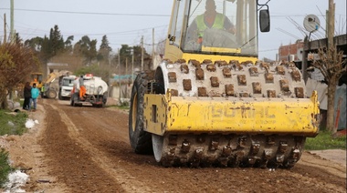 La Muni pasa el peine en calles de Villa Elvira y Altos de San Lorenzo