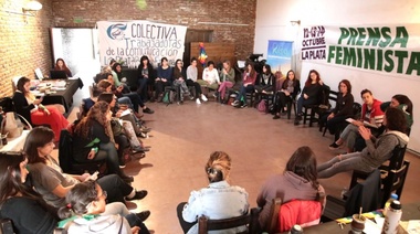 Precarización, maltrato y desigualdad, temas de alto voltaje en el Encuentro de Prensa Feminista