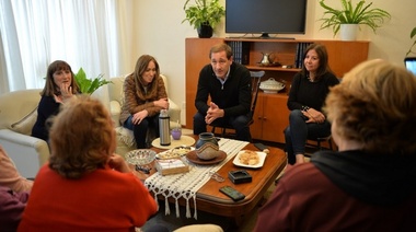 Vidal y Garro estuvieron con vecinos de Parque Castelli, una de las zonas más golpeadas por la Inundación del 2A
