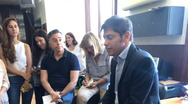 Kicillof pasó por la Sala de Prensa de la Gobernación y se tomó unos mates con los periodistas acreditados