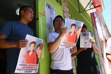 Habrá otra marcha por el nene que no cuidaron y se ahogó: la familia dice que en el colegio Lincoln quieren embarrar la cancha