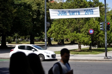 Por si quedaban dudas de sus intenciones, la barra Cambiemos cantó: "Borombomón, para Julio la reelección"