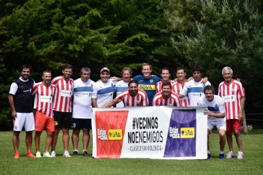 Picado por la paz antes del clásico: Garro jugó con la de Boca, se quedó pescando arriba y metió tres goles