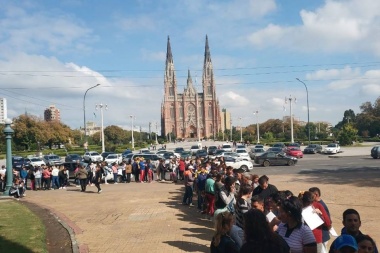 Si los contratan a todos no queda ni una hoja seca: Escudero le llevó a Garro 200 postulantes a barrendero