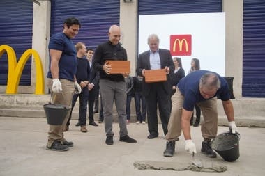 McDonald´s abre un local en el corazón de la Villa 31 ya hay voces a favor y en contra