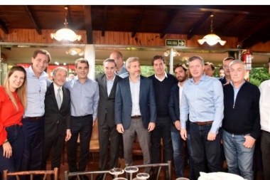 Entre chori y vacío, Garro levantó la copa por la incorporación de Pichetto a Juntos por el Cambio