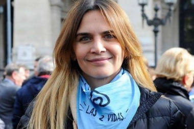 Con Pañuelo Celeste, Amalia Granata le ganó al candidato de Cambiemos y es diputada por Santa Fé