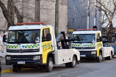 Entre multa, acarreo y taxi, dos lucas largas: en La Plata las grúas ya muestran los dientes