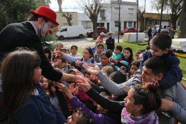 Piñón Julio: Garro pasó por las celebraciones por el Día del Niño y dijo que "son el futuro y debemos cuidarlos"