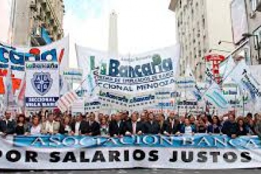 Una paritaria con los pies sobre la tierra: los Bancarios acordaron un 50% y sueldo mínimo se les va a $60 mil