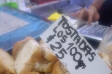 Tostadas de pan viejo a$25 los 100 gramos, el rebusque de una panadería ante la crisis