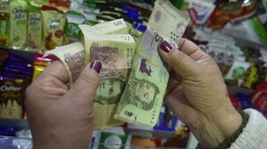 Se puede denunciar por "práctica abusiva" al comercio que no acepte billetes de cinco antes del 31 de enero