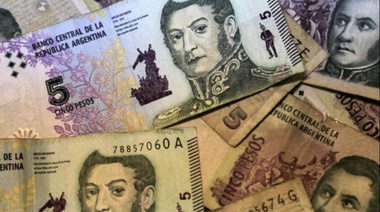 Que se quede un rato más: empresarios piden postergar la salida del billete de cinco "pé"