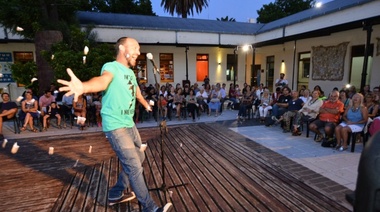 Planazo que no se suspende por lluvia: siguen en el Malvinas los Cuentos a la Luz de la Luna
