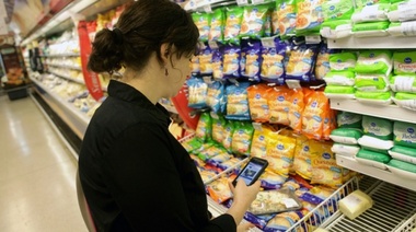 A las 3 de la mañana vas por queso de rallar: para tratar de subir las ventas un hipermercado platense atiende las 24 horas