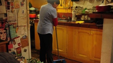 Las señoras que hacen la limpieza doméstica recibirán 10% de aumento salarial