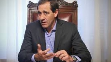 Garro aseguró que se baja el sueldo a la mitad