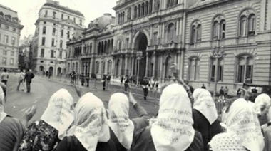 Se cumplen 43 años de la primera corajeada de las Madres de la Plaza: reconocimiento del gremio de Prensa