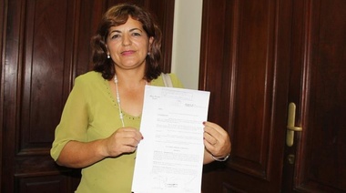 Totalitaria total: una intendenta sancionó una ordenanza que obliga a las radios a emitir sus partes de prensa o pagar 1.000 litros de nafta