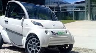 Ya le enchufaron a 30 compradores el auto eléctrico argentino: el gobierno nacional compró 10