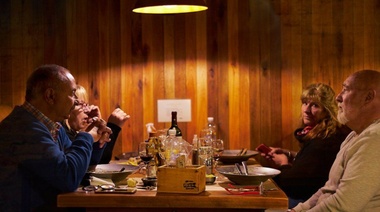 Con la mitad de las mesas, no más de cuatro comensales y un máximo de permanencia de una hora y media: así abrieron los restoranes en un distrito cercano a La Plata