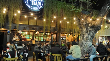 Garro pedirá a Kicillof que autorice en La Plata el sistema "comprar para llevar y comerlo en la  puerta"