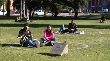 Los platenses, para sacarse el sombrero:  el festejo de Primavera fue con "cumplimiento y responsabilidad"