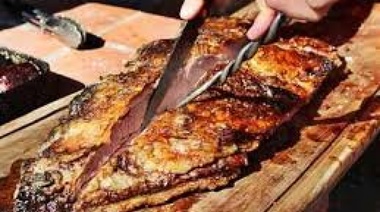 Volver a sentirle el gusto: organizan un asado solidario para 600 personas que retiran viandas de un comedor social