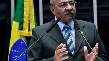 ¿No era mejor un plazo fijo?: acusan a un senador brasileño de esconder dinero entre sus nalgas