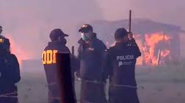 Arde la toma de Guernica: 4.000 policías, más de 30 detenidos y la polémica por los 300 mil pesos
