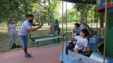 Chupate esta mandarina, Play Station: en La Plata los pibes hicieron cola para subirse otra vez a las calesitas