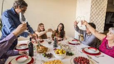 "¿A quién dejamos afuera?": España limitará a seis personas la cena de Navidad