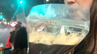 In the horno: en un boliche de CABA sirven el fernet en bolsa